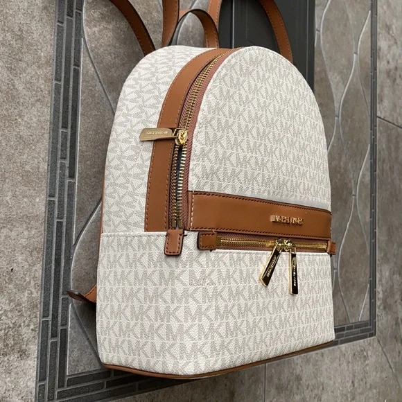 MICHAEL KORS Kenly Medium Backpack Signature Vanilla Bag - Picture 2 of 16